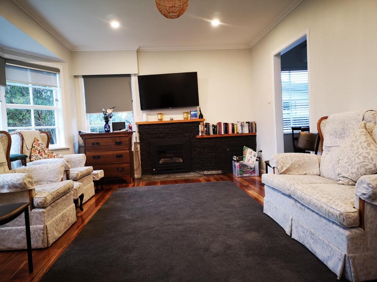 Cheerful 4 Bedroom Holiday Home Rotorua Exterior photo
