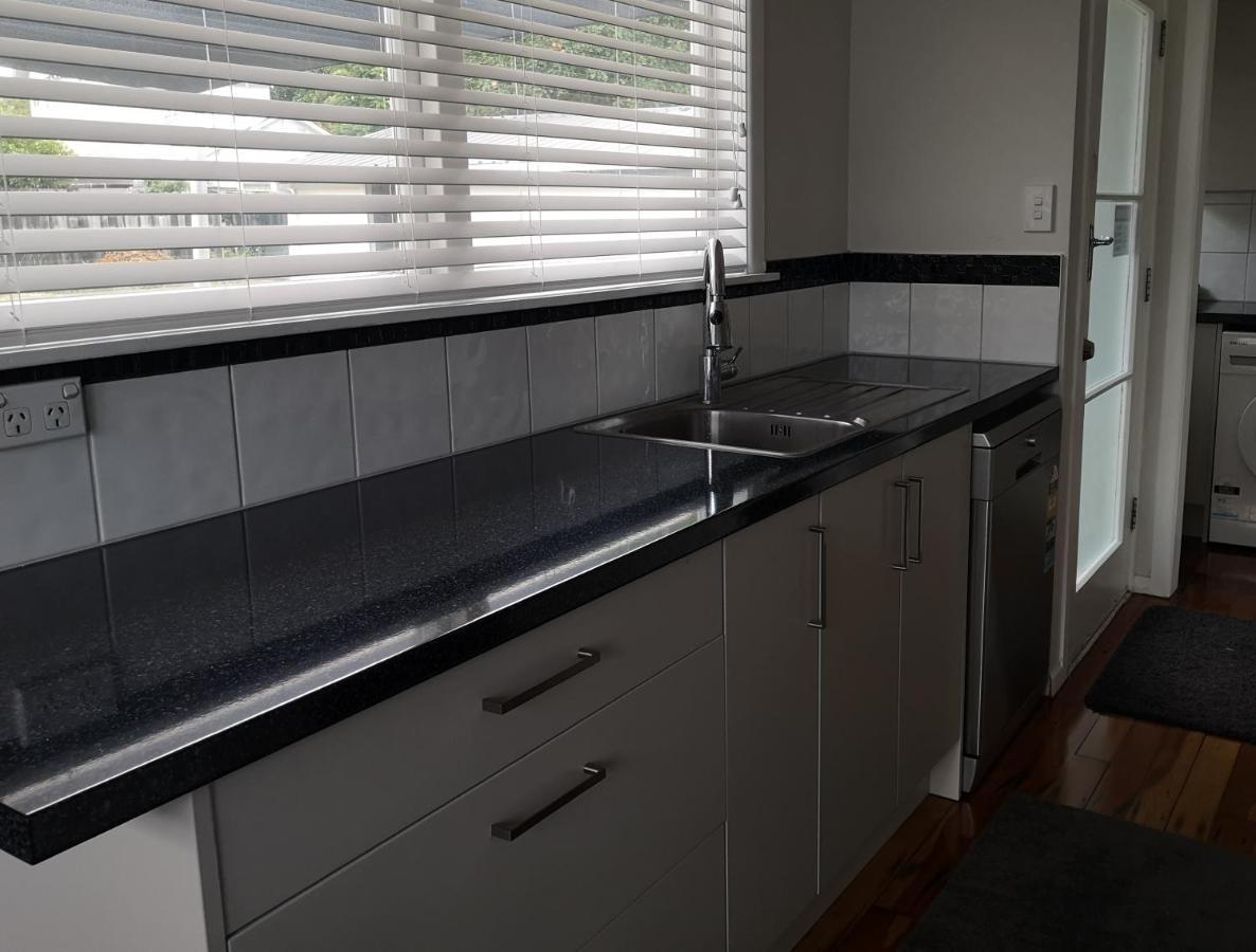 Cheerful 4 Bedroom Holiday Home Rotorua Exterior photo