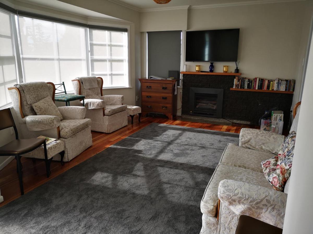 Cheerful 4 Bedroom Holiday Home Rotorua Exterior photo