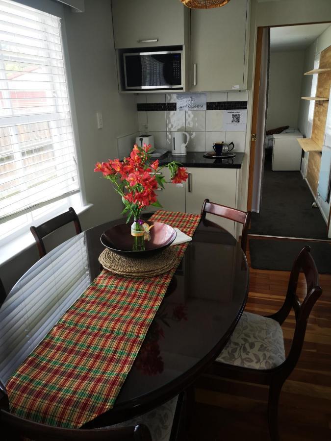 Cheerful 4 Bedroom Holiday Home Rotorua Exterior photo