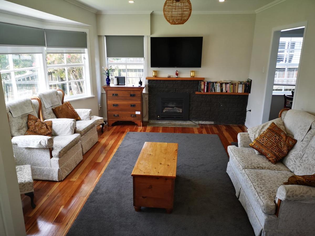 Cheerful 4 Bedroom Holiday Home Rotorua Exterior photo