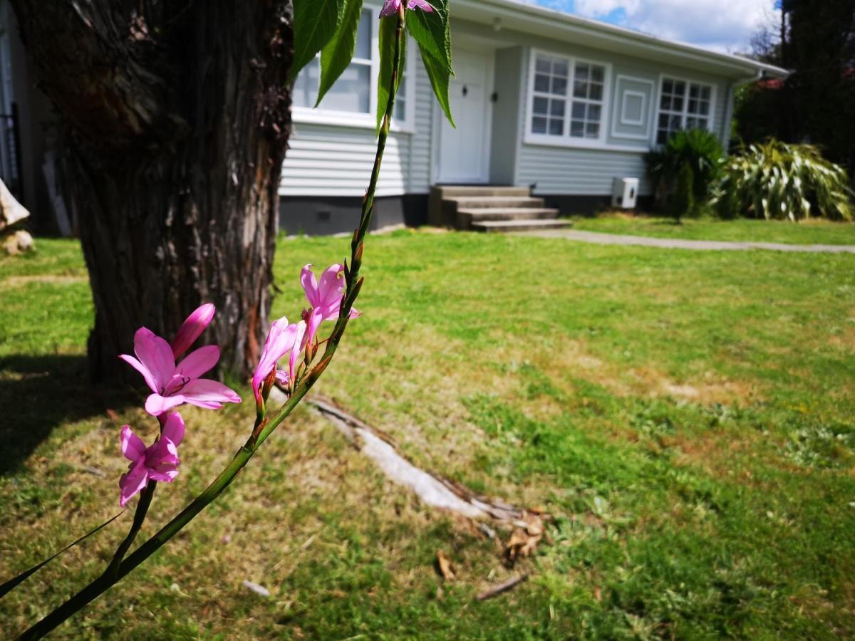 Cheerful 4 Bedroom Holiday Home Rotorua Exterior photo